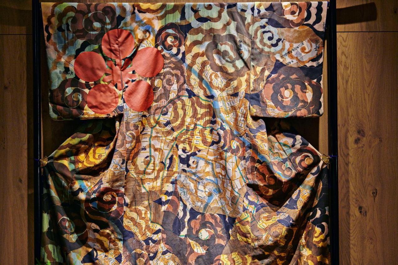 Hyatt Centric كانازاوَ المظهر الخارجي الصورة A silk fabric