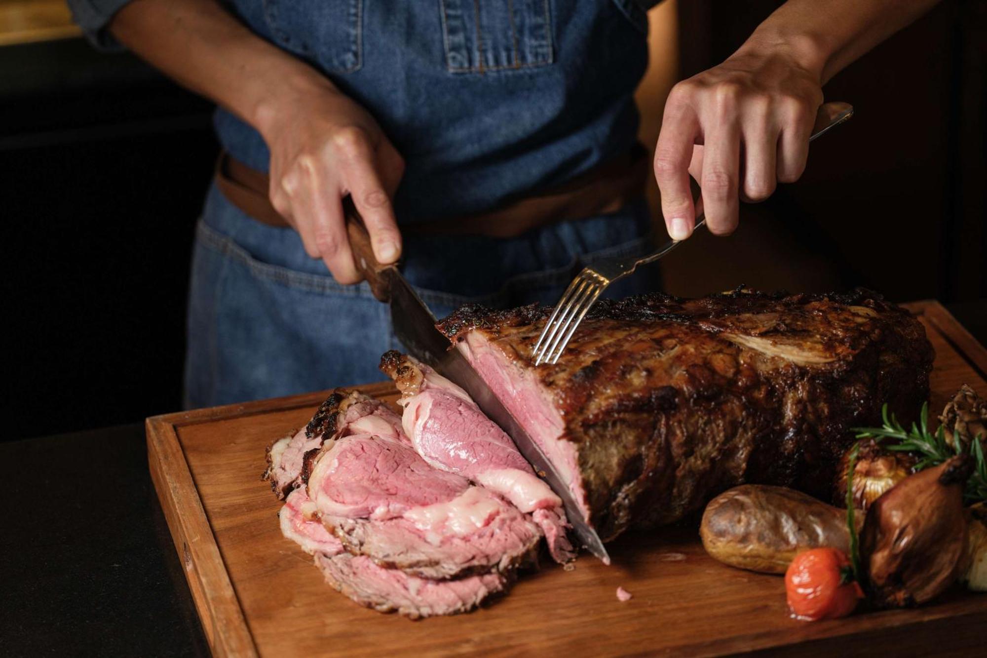 Hyatt Centric كانازاوَ المظهر الخارجي الصورة Slicing a roast