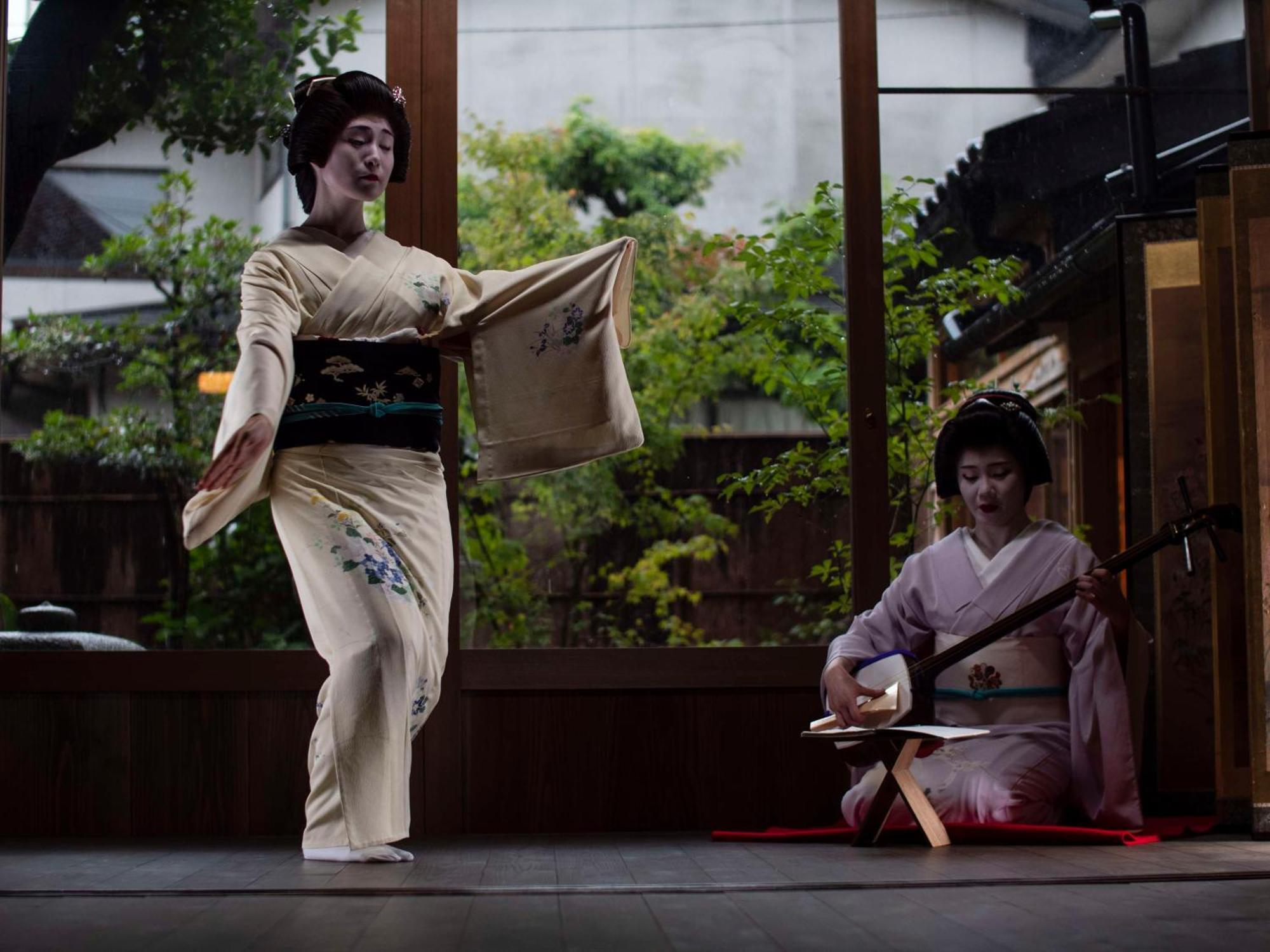 Hyatt Centric كانازاوَ المظهر الخارجي الصورة A scene from a traditional Japanese dance